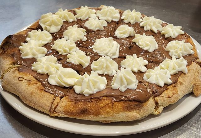 La pizza dolce Nutella e Ricotta